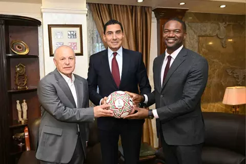 بحضور أبو ريدة.. وزير الرياضة يبحث مع الأمين العام لـ"كاف" مستجدات مقر العاصمة الإدارية